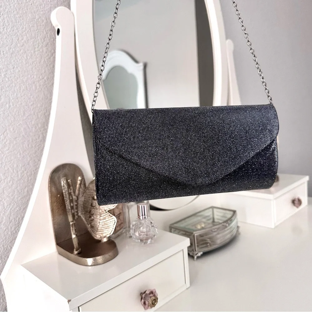 Vintage Chain Glitter Clutch - Picture 3 of 7